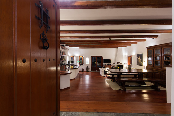 01. Living Room - House Entrance - 1