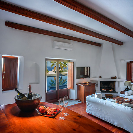 AquariaVillaSantorini2019_ (41)Booking