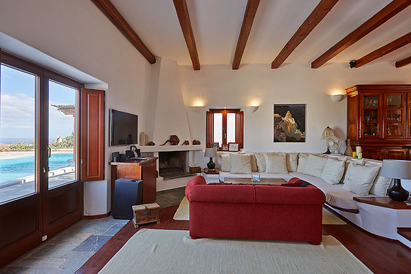 10. Living Room - 08